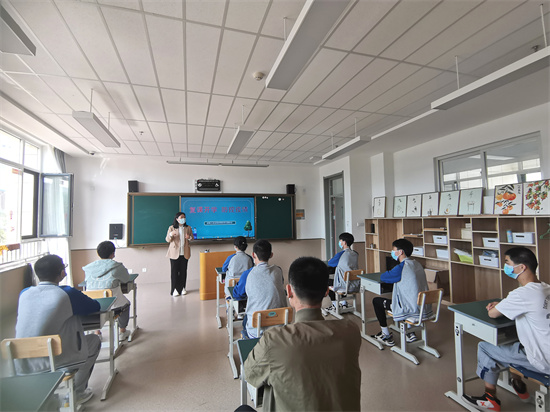 開展復課開學、防控疫情主題班會.jpg