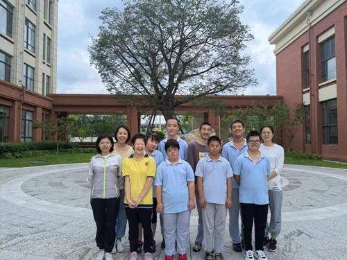 9-2開學啦，我們一起合影.jpg