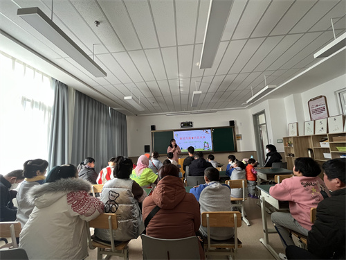 召開真誠溝通，共育未來春季開學(xué)家長會.JPG